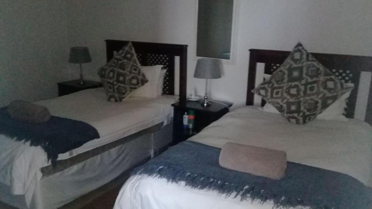 Otterskloof Game Reserve Lodge *
